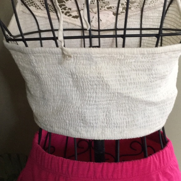 ✨New List✨Crochet Neck Smocked Halter Crop Top - Picture 5 of 6